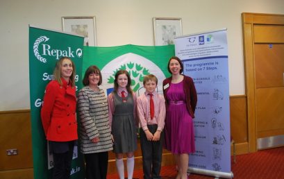 Brat Glas 2 ag Gaelscoil Uí Riada